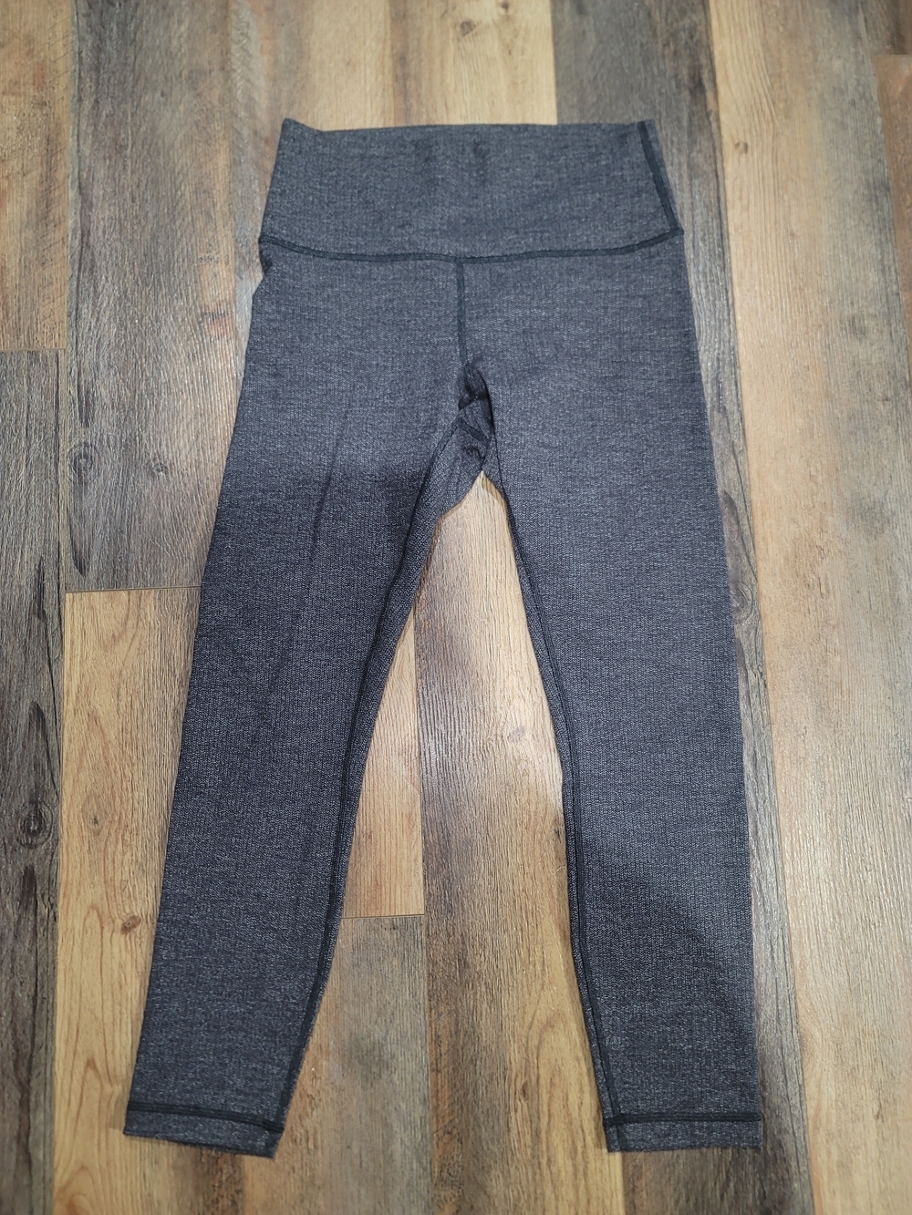Lululemon Grey Heathered Crop Leggings Size 8 EUC